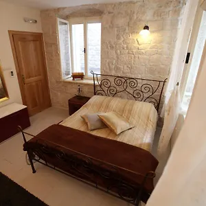 https://tragurium-salona-apartments.splithotels.org